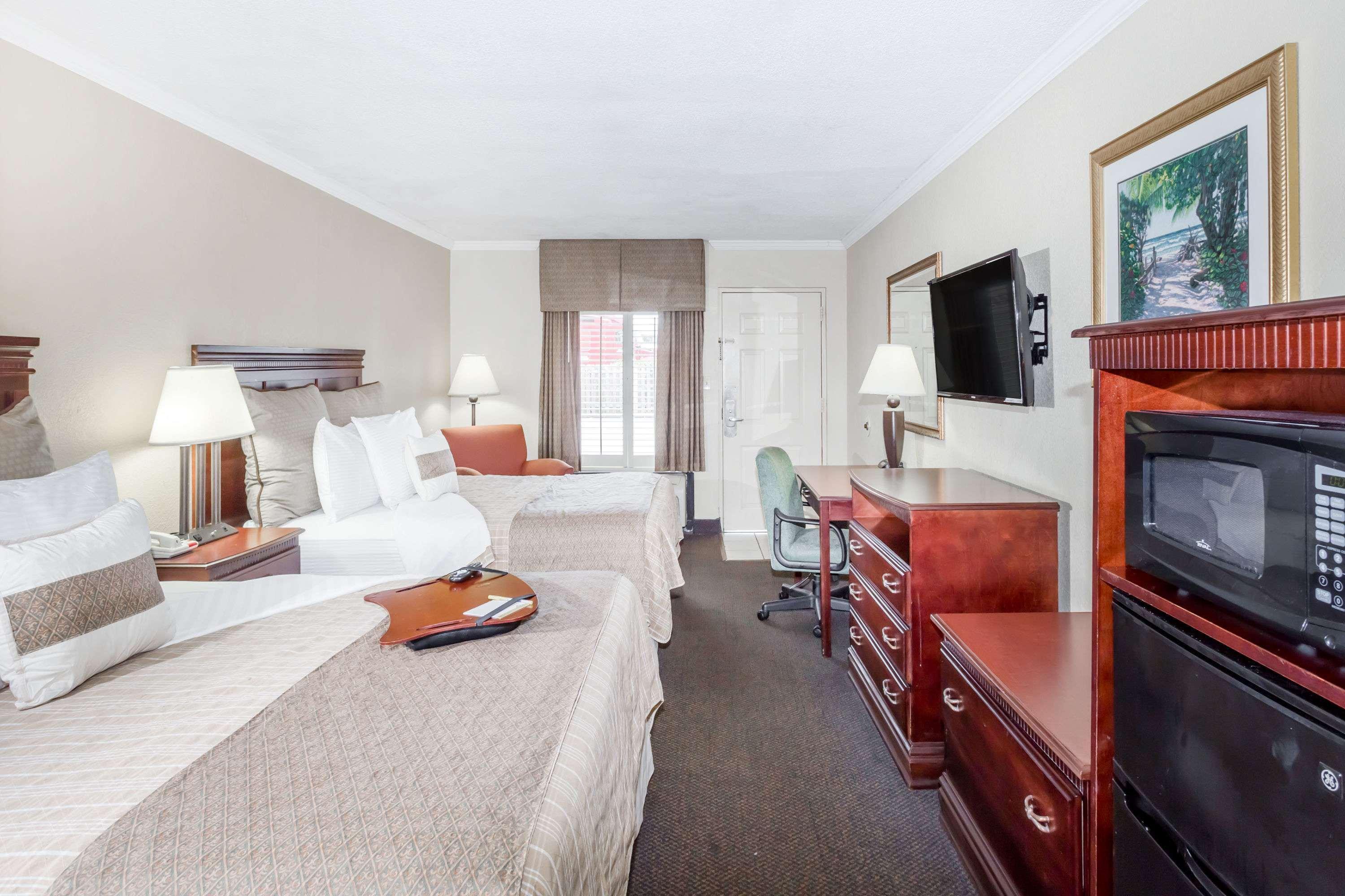 Days Inn By Wyndham Destin Exterior photo