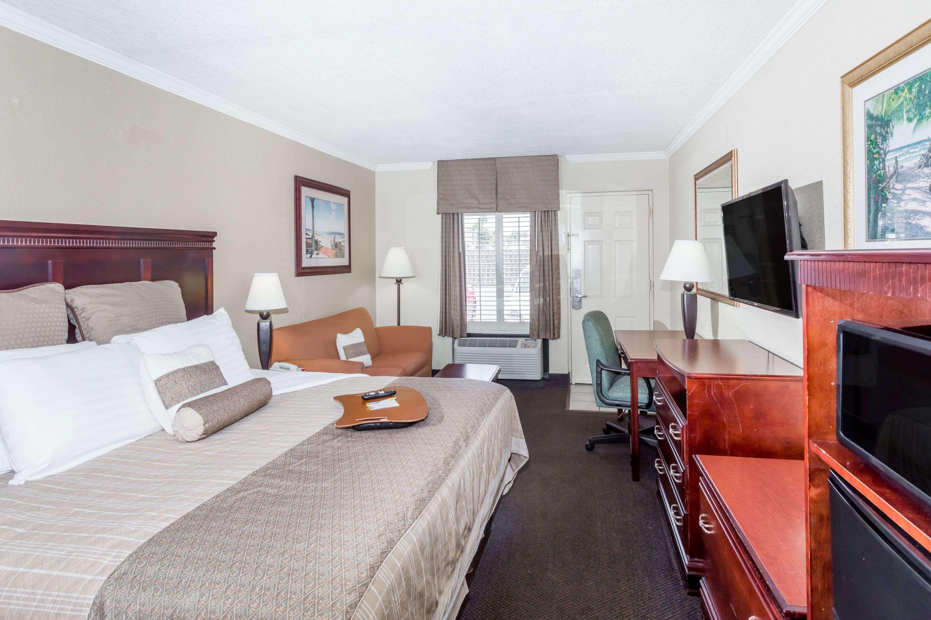 Days Inn By Wyndham Destin Exterior photo
