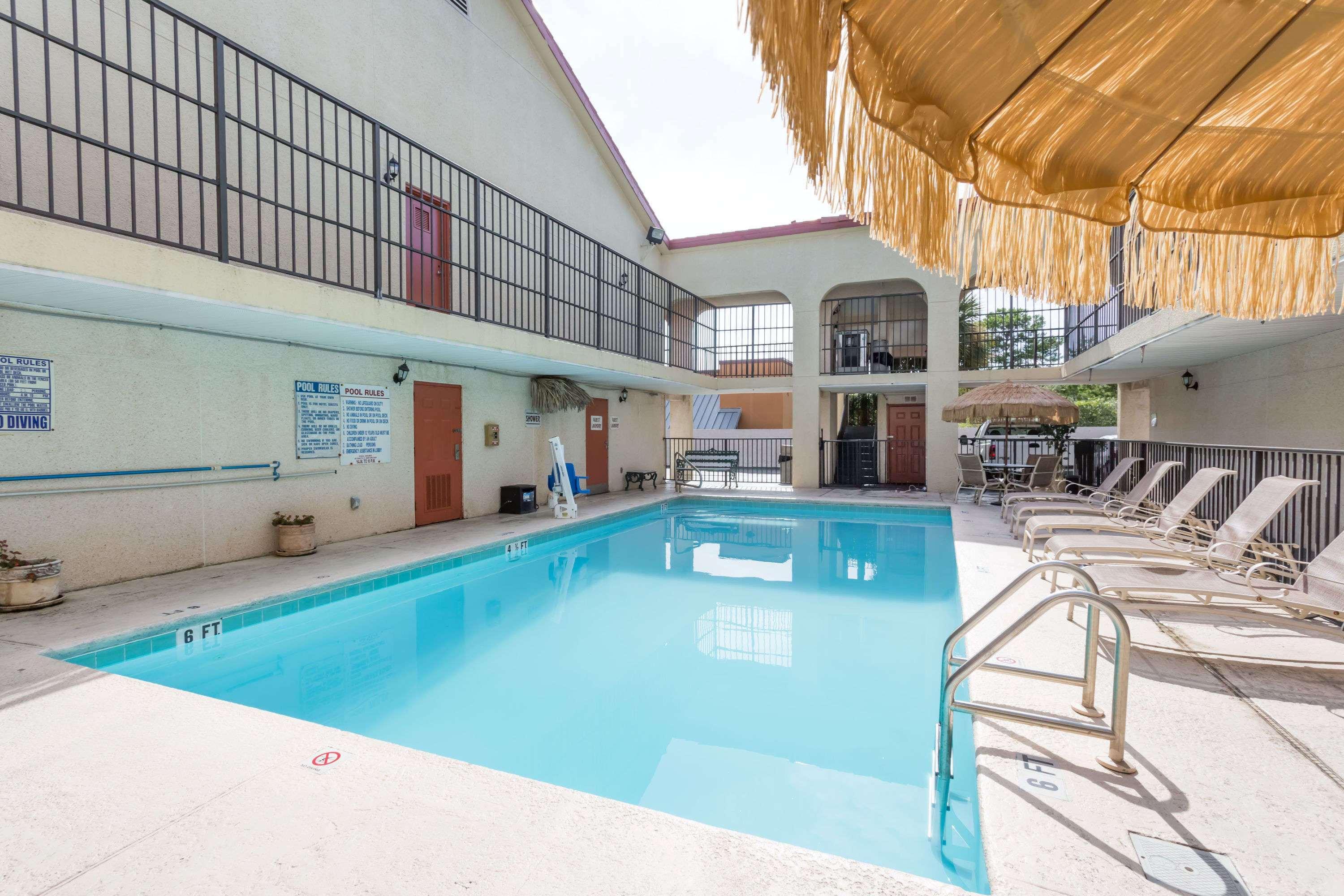 Days Inn By Wyndham Destin Exterior photo